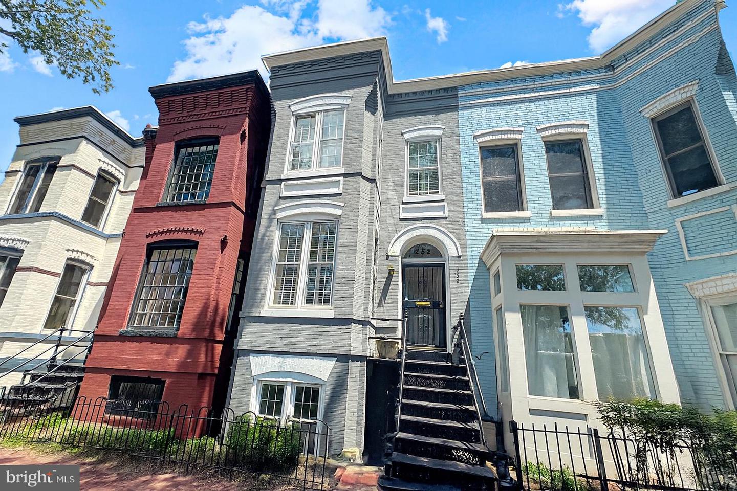 252 11TH ST SE, WASHINGTON, District Of Columbia 20003, 3 Bedrooms Bedrooms, ,3 BathroomsBathrooms,Residential,For sale,252 11TH ST SE,DCDC2209840 MLS # DCDC2209840