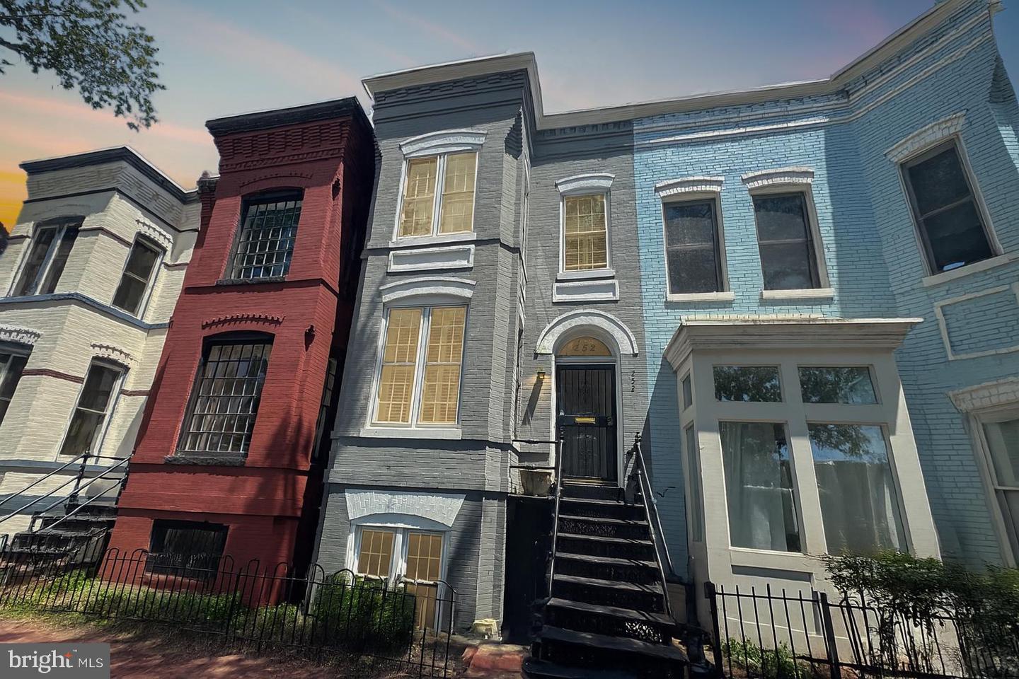 252 11TH ST SE, WASHINGTON, District Of Columbia 20003, 3 Bedrooms Bedrooms, ,3 BathroomsBathrooms,Residential,For sale,252 11TH ST SE,DCDC2209840 MLS # DCDC2209840