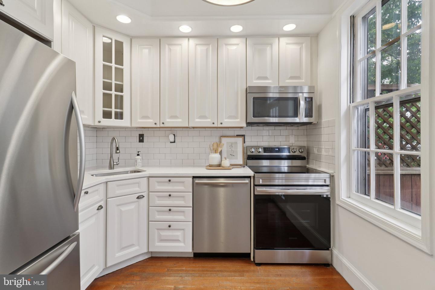 252 11TH ST SE, WASHINGTON, District Of Columbia 20003, 3 Bedrooms Bedrooms, ,3 BathroomsBathrooms,Residential,For sale,252 11TH ST SE,DCDC2209840 MLS # DCDC2209840