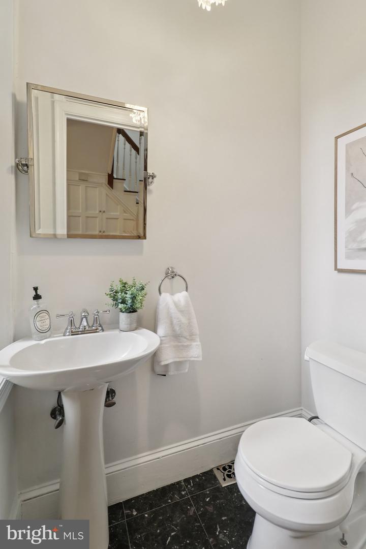 252 11TH ST SE, WASHINGTON, District Of Columbia 20003, 3 Bedrooms Bedrooms, ,3 BathroomsBathrooms,Residential,For sale,252 11TH ST SE,DCDC2209840 MLS # DCDC2209840