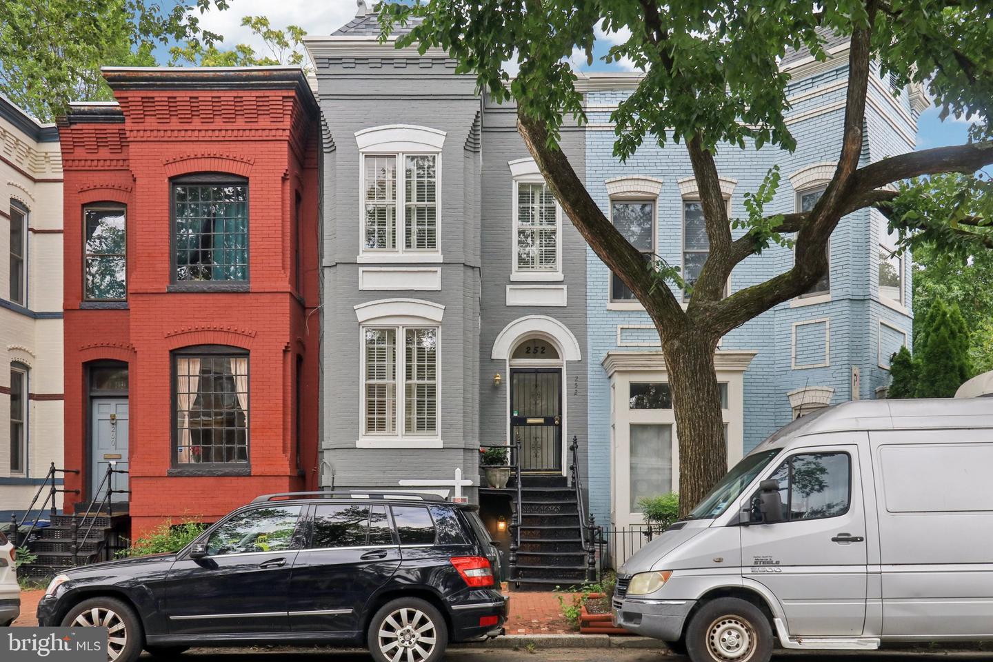 252 11TH ST SE, WASHINGTON, District Of Columbia 20003, 3 Bedrooms Bedrooms, ,3 BathroomsBathrooms,Residential,For sale,252 11TH ST SE,DCDC2209840 MLS # DCDC2209840