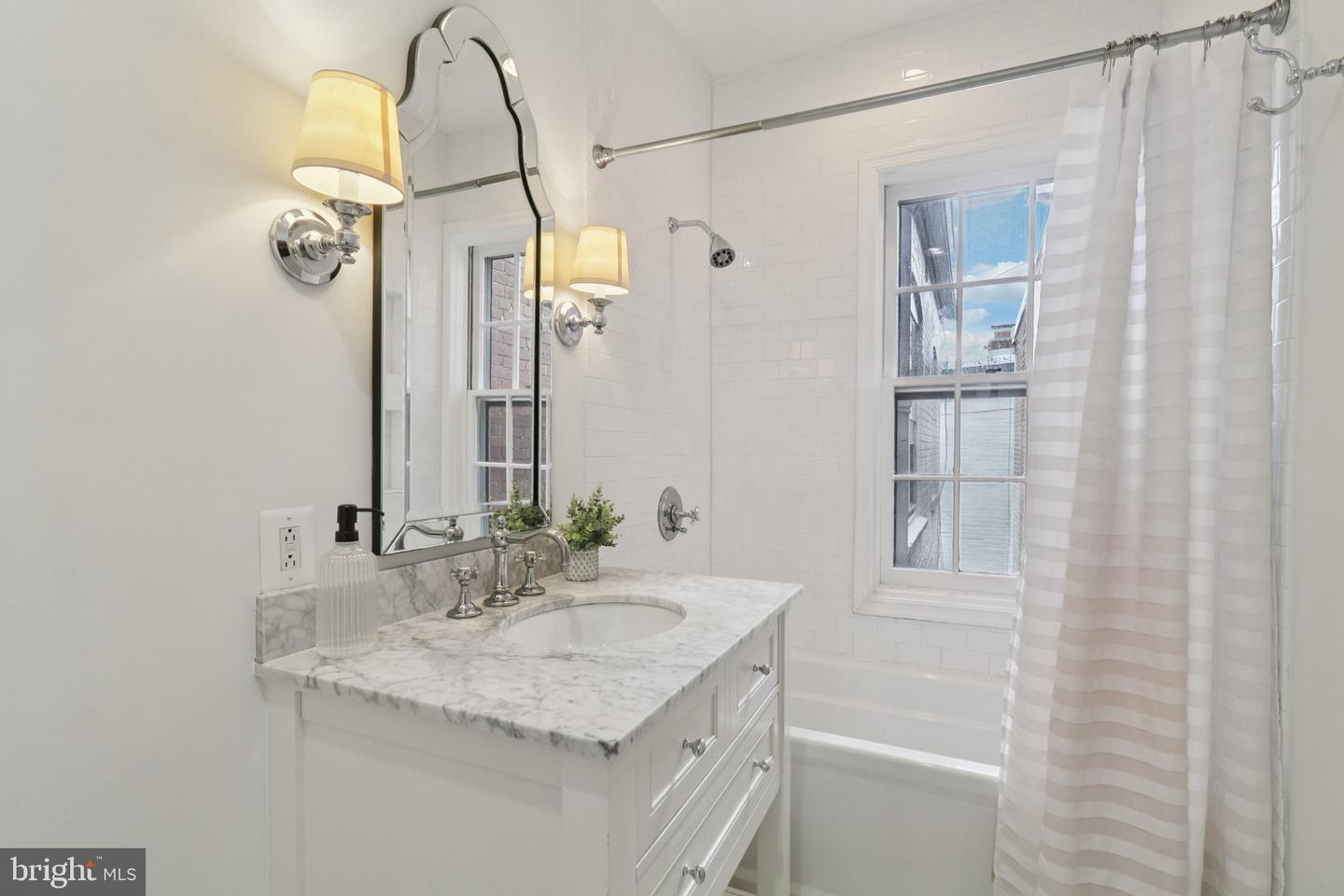 252 11TH ST SE, WASHINGTON, District Of Columbia 20003, 3 Bedrooms Bedrooms, ,3 BathroomsBathrooms,Residential,For sale,252 11TH ST SE,DCDC2209840 MLS # DCDC2209840