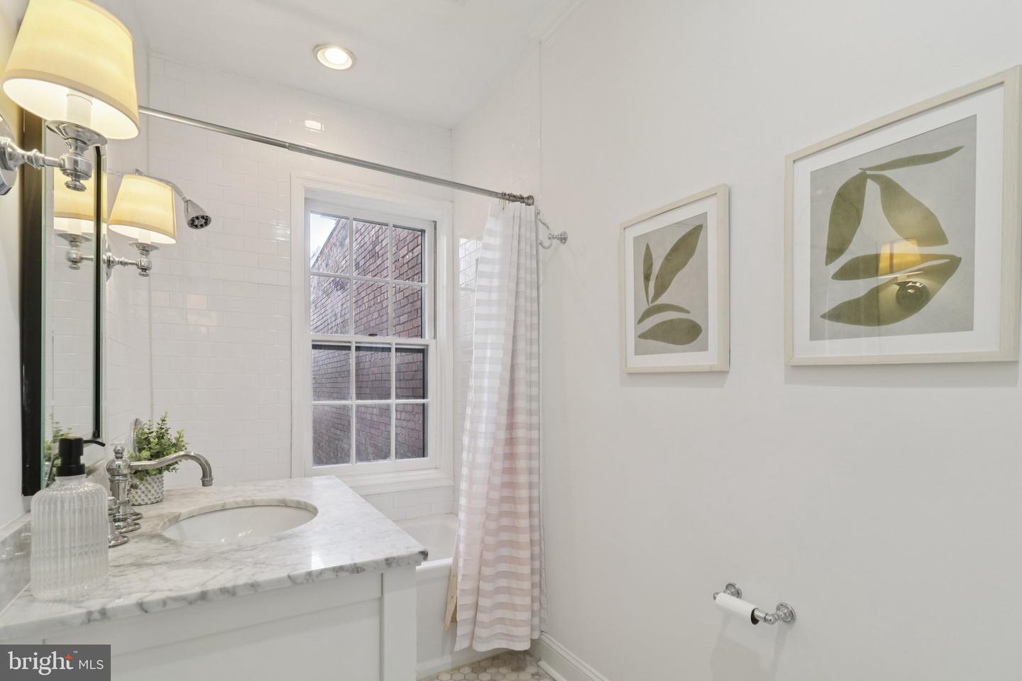 252 11TH ST SE, WASHINGTON, District Of Columbia 20003, 3 Bedrooms Bedrooms, ,3 BathroomsBathrooms,Residential,For sale,252 11TH ST SE,DCDC2209840 MLS # DCDC2209840