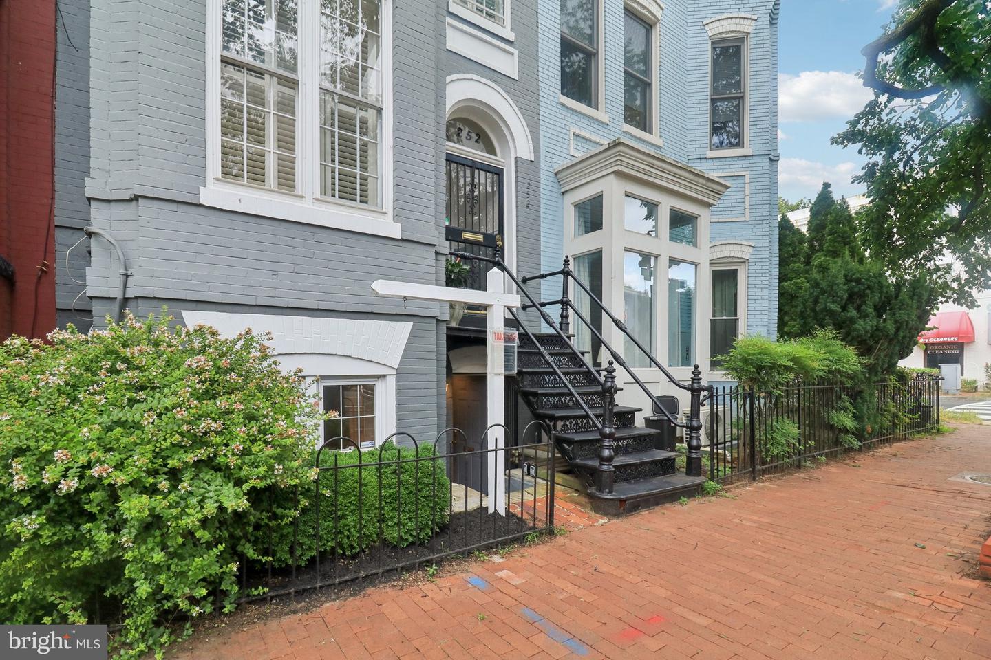 252 11TH ST SE, WASHINGTON, District Of Columbia 20003, 3 Bedrooms Bedrooms, ,3 BathroomsBathrooms,Residential,For sale,252 11TH ST SE,DCDC2209840 MLS # DCDC2209840
