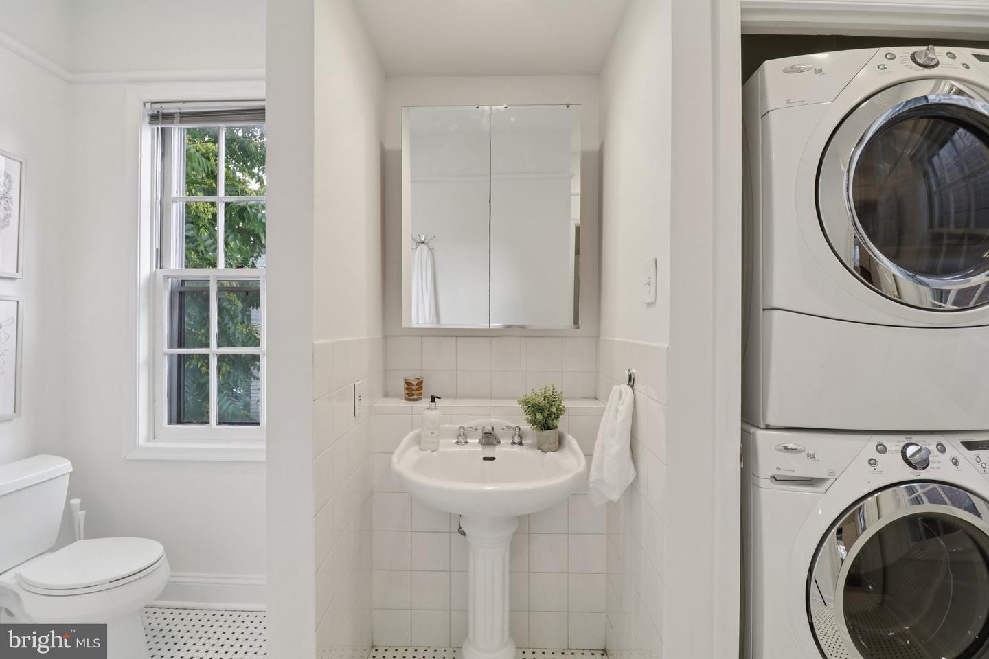 252 11TH ST SE, WASHINGTON, District Of Columbia 20003, 3 Bedrooms Bedrooms, ,3 BathroomsBathrooms,Residential,For sale,252 11TH ST SE,DCDC2209840 MLS # DCDC2209840