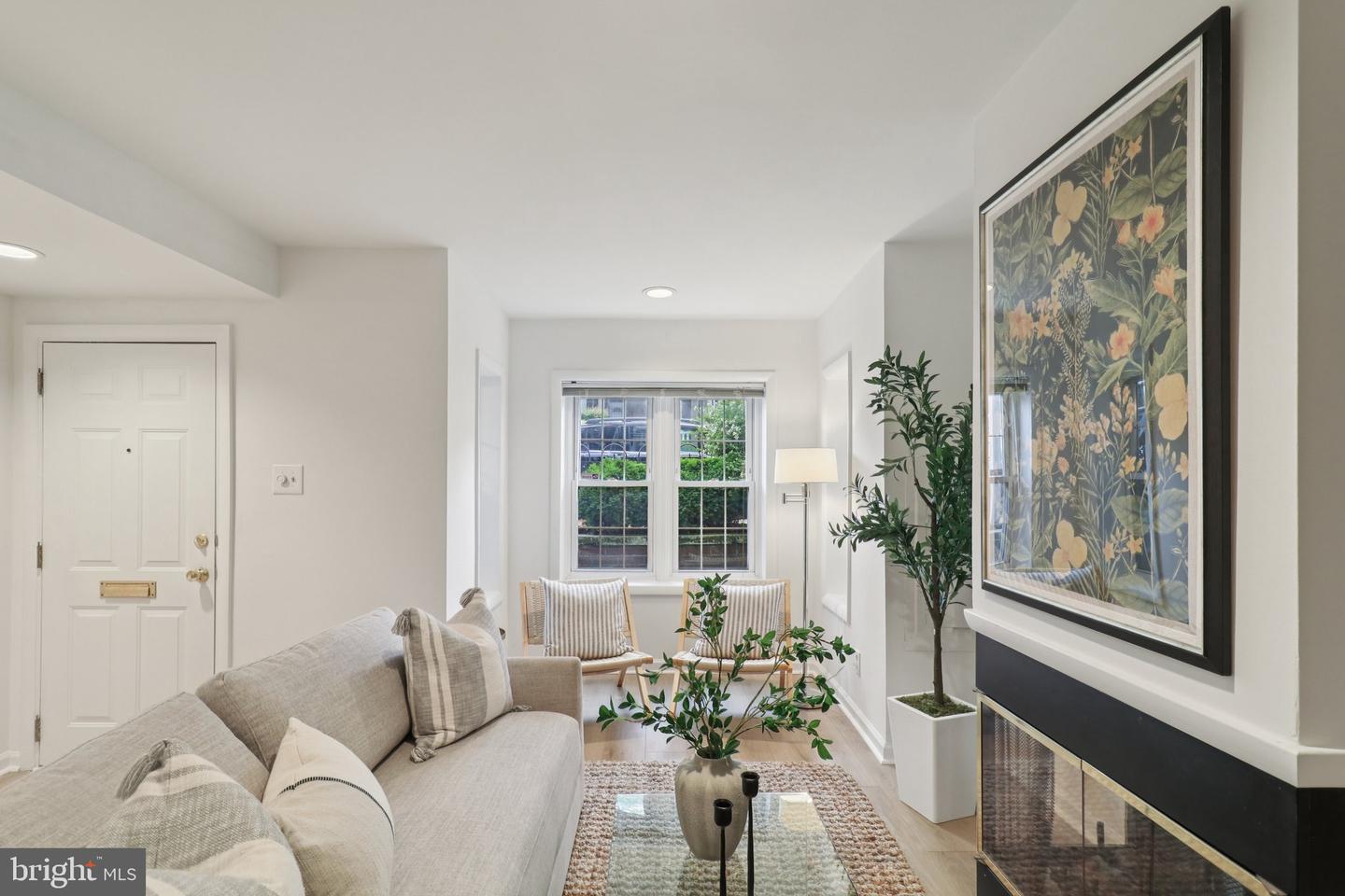 252 11TH ST SE, WASHINGTON, District Of Columbia 20003, 3 Bedrooms Bedrooms, ,3 BathroomsBathrooms,Residential,For sale,252 11TH ST SE,DCDC2209840 MLS # DCDC2209840