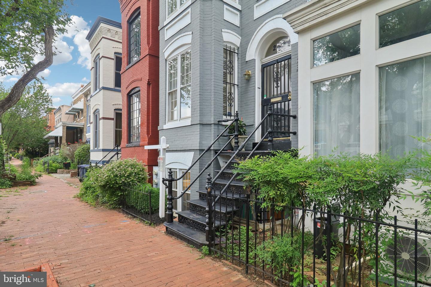 252 11TH ST SE, WASHINGTON, District Of Columbia 20003, 3 Bedrooms Bedrooms, ,3 BathroomsBathrooms,Residential,For sale,252 11TH ST SE,DCDC2209840 MLS # DCDC2209840