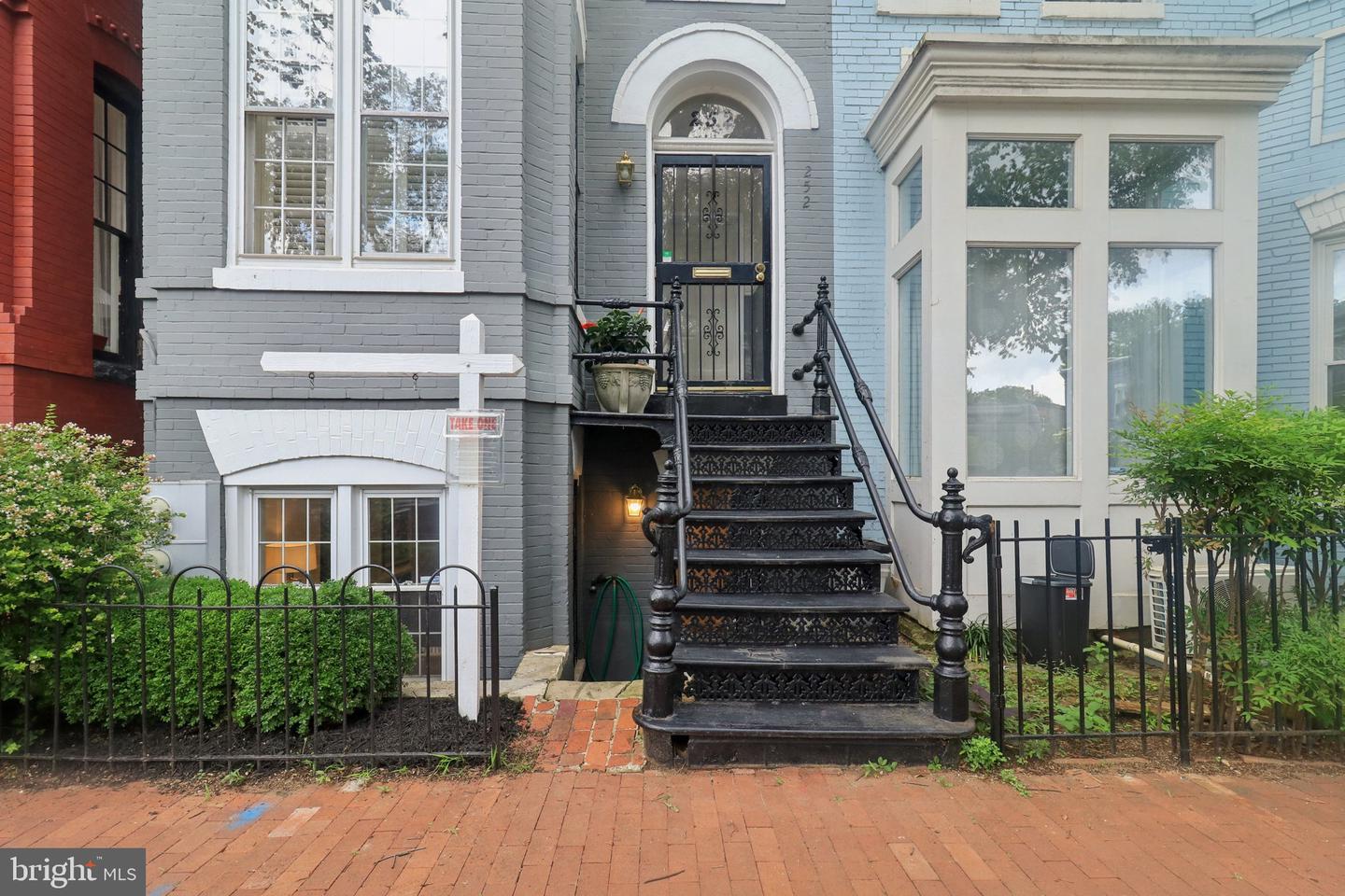 252 11TH ST SE, WASHINGTON, District Of Columbia 20003, 3 Bedrooms Bedrooms, ,3 BathroomsBathrooms,Residential,For sale,252 11TH ST SE,DCDC2209840 MLS # DCDC2209840