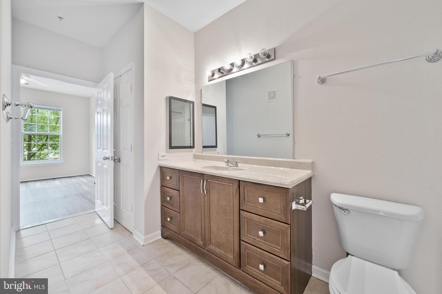 3015 NICOSH CIR #2210, FALLS CHURCH, Virginia 22042, 2 Bedrooms Bedrooms, ,1 BathroomBathrooms,Residential,For sale,3015 NICOSH CIR #2210,VAFX2254918 MLS # VAFX2254918