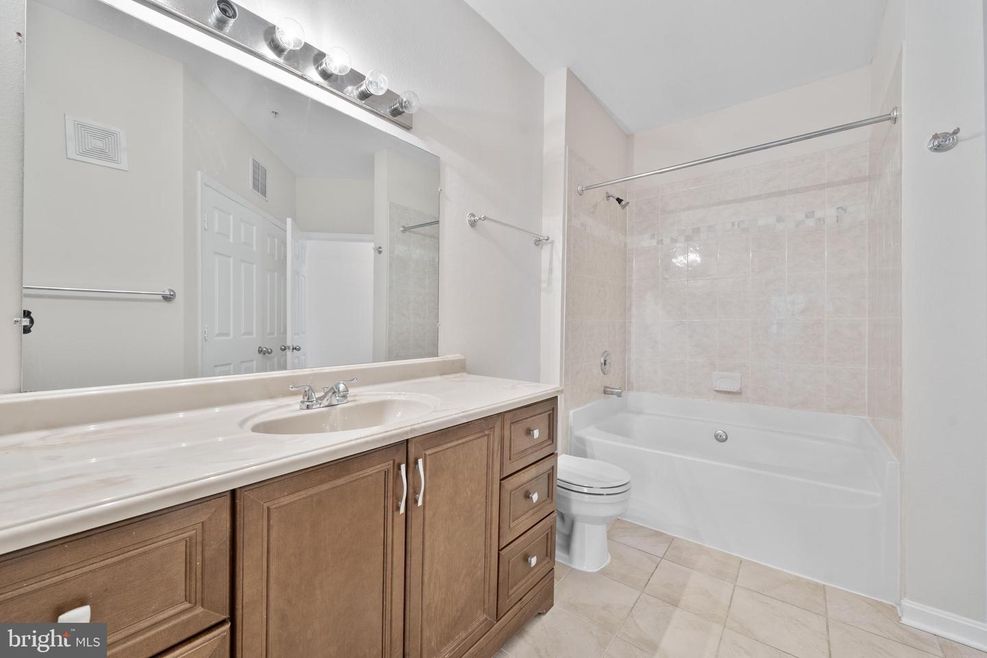 3015 NICOSH CIR #2210, FALLS CHURCH, Virginia 22042, 2 Bedrooms Bedrooms, ,1 BathroomBathrooms,Residential,For sale,3015 NICOSH CIR #2210,VAFX2254918 MLS # VAFX2254918