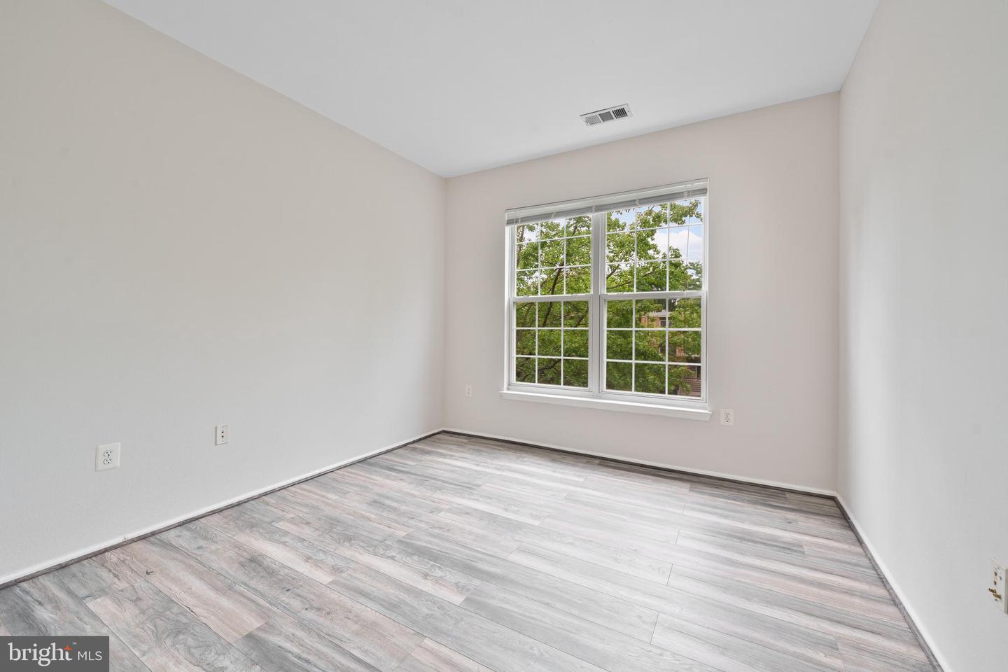 3015 NICOSH CIR #2210, FALLS CHURCH, Virginia 22042, 2 Bedrooms Bedrooms, ,1 BathroomBathrooms,Residential,For sale,3015 NICOSH CIR #2210,VAFX2254918 MLS # VAFX2254918