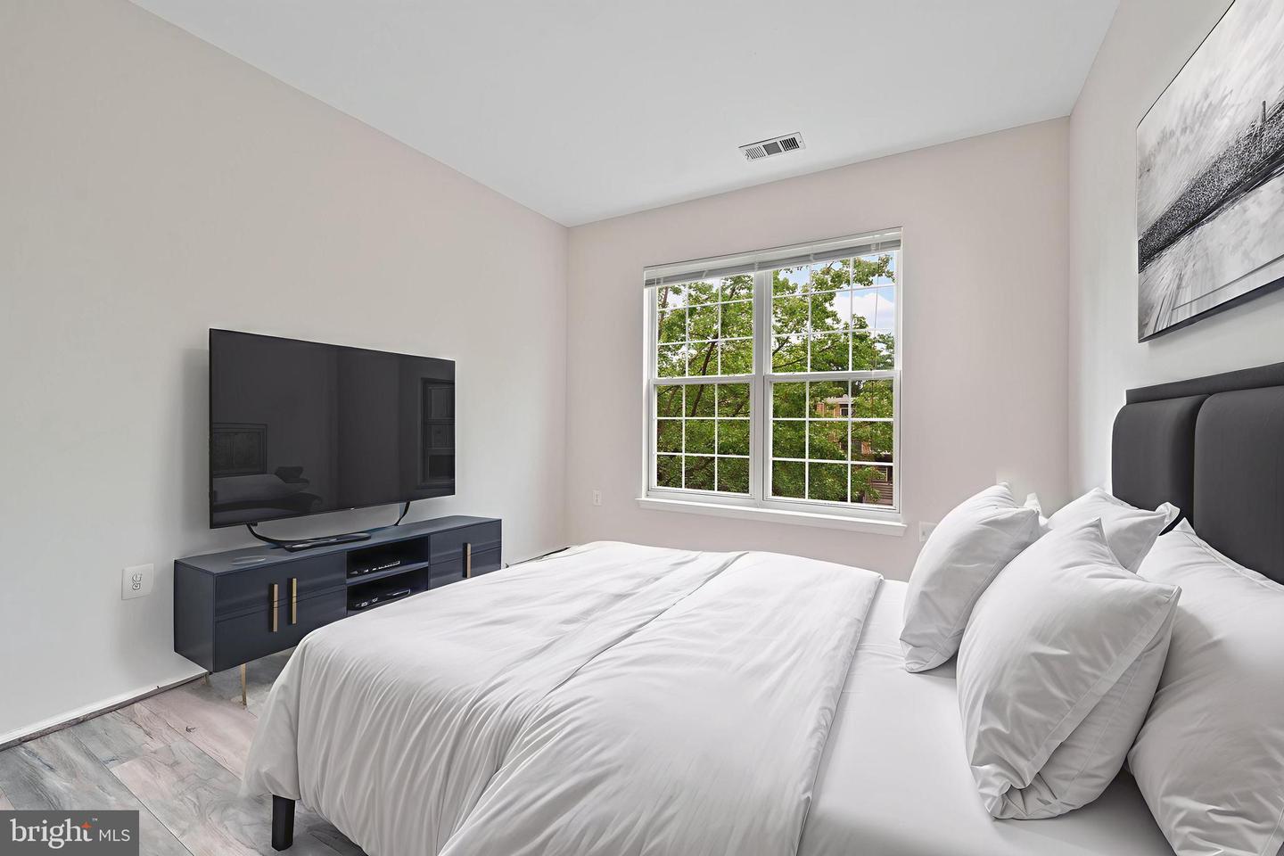 3015 NICOSH CIR #2210, FALLS CHURCH, Virginia 22042, 2 Bedrooms Bedrooms, ,1 BathroomBathrooms,Residential,For sale,3015 NICOSH CIR #2210,VAFX2254918 MLS # VAFX2254918