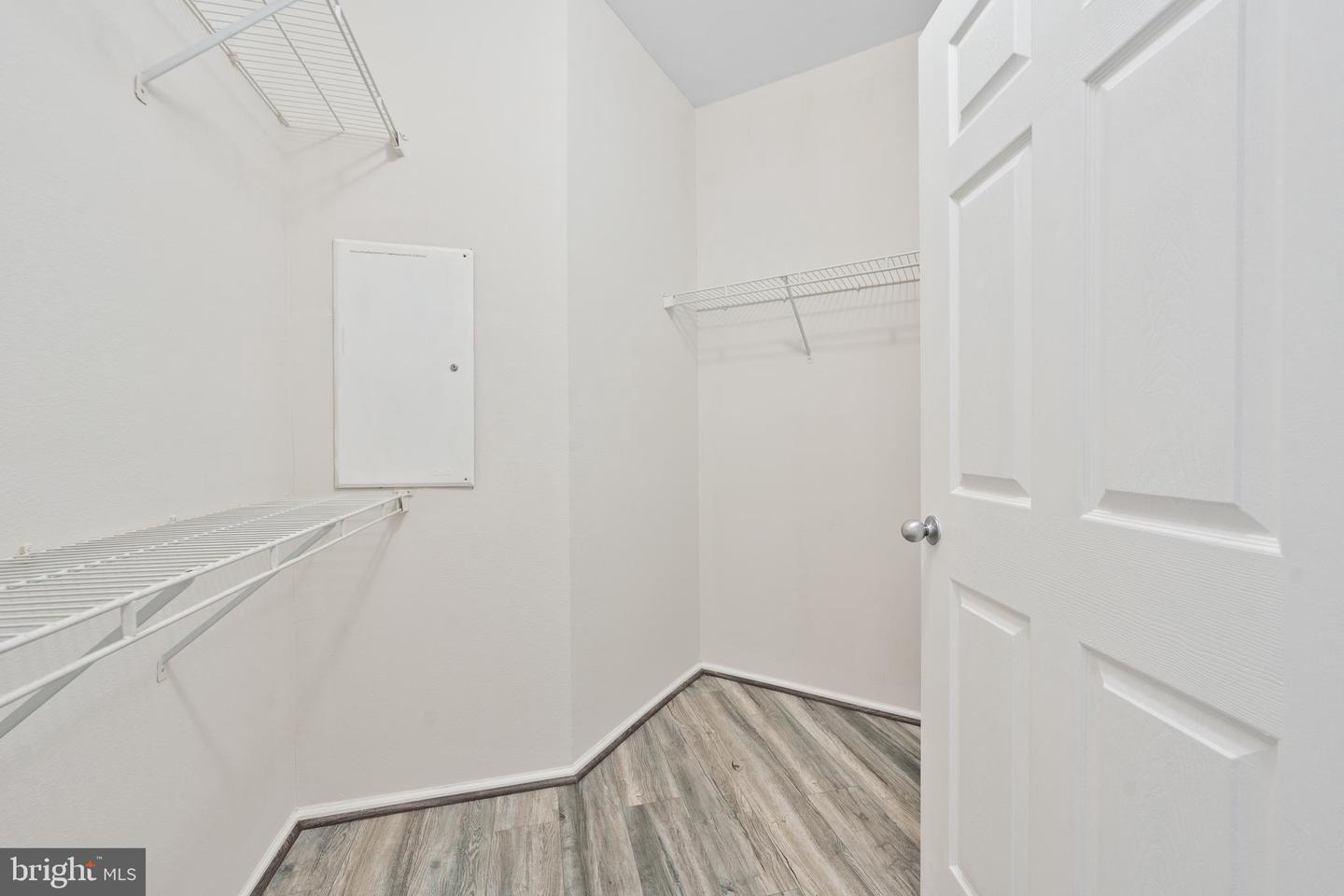 3015 NICOSH CIR #2210, FALLS CHURCH, Virginia 22042, 2 Bedrooms Bedrooms, ,1 BathroomBathrooms,Residential,For sale,3015 NICOSH CIR #2210,VAFX2254918 MLS # VAFX2254918