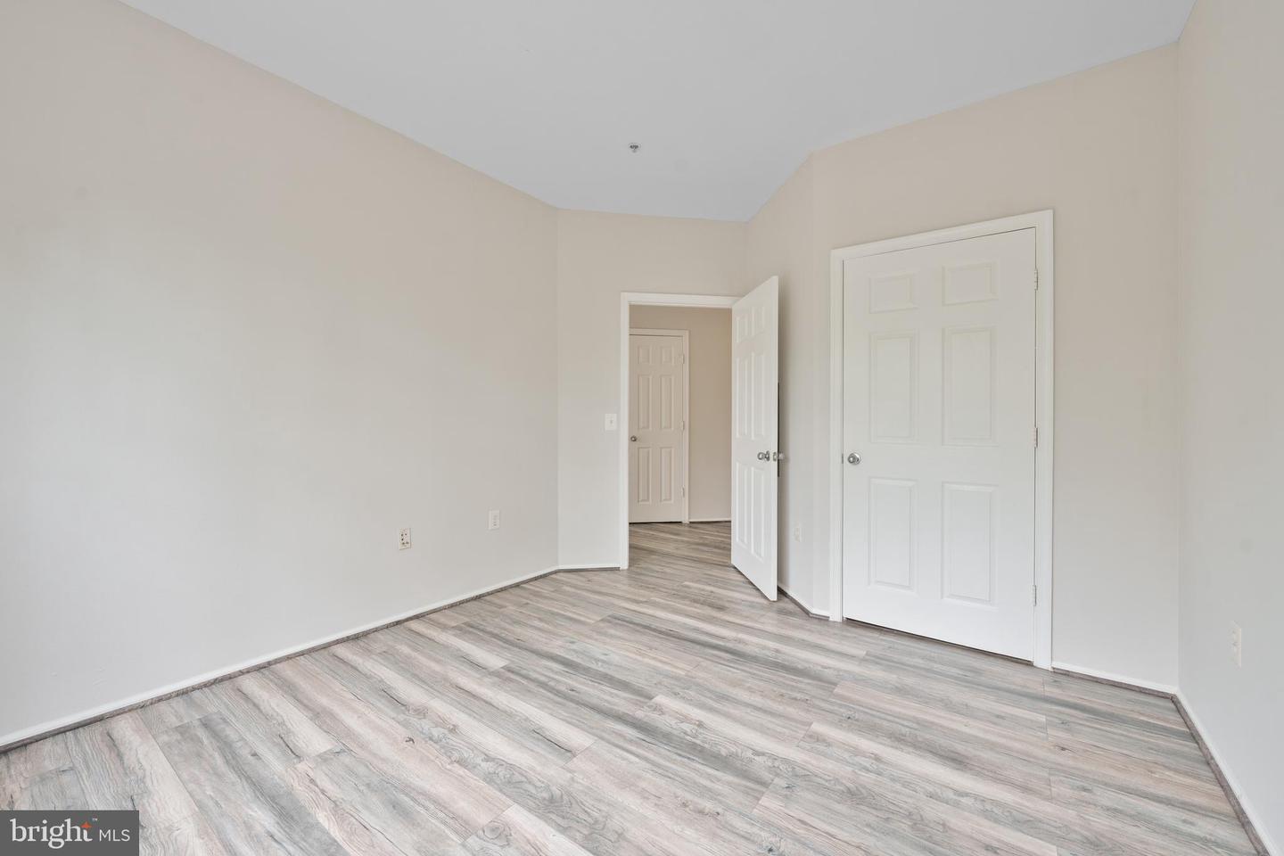 3015 NICOSH CIR #2210, FALLS CHURCH, Virginia 22042, 2 Bedrooms Bedrooms, ,1 BathroomBathrooms,Residential,For sale,3015 NICOSH CIR #2210,VAFX2254918 MLS # VAFX2254918