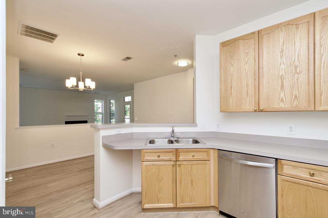 4300-F CANNON RIDGE CT #F, FAIRFAX, Virginia 22033, 2 Bedrooms Bedrooms, ,2 BathroomsBathrooms,Residential,For sale,4300-F CANNON RIDGE CT #F,VAFX2255010 MLS # VAFX2255010
