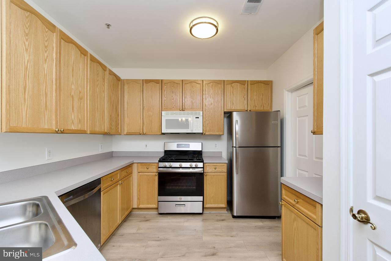 4300-F CANNON RIDGE CT #F, FAIRFAX, Virginia 22033, 2 Bedrooms Bedrooms, ,2 BathroomsBathrooms,Residential,For sale,4300-F CANNON RIDGE CT #F,VAFX2255010 MLS # VAFX2255010