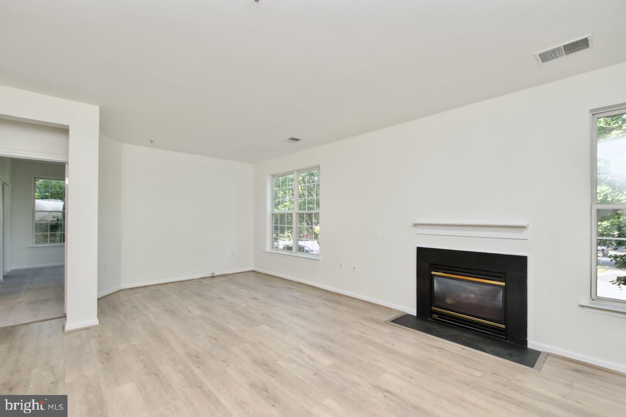 4300-F CANNON RIDGE CT #F, FAIRFAX, Virginia 22033, 2 Bedrooms Bedrooms, ,2 BathroomsBathrooms,Residential,For sale,4300-F CANNON RIDGE CT #F,VAFX2255010 MLS # VAFX2255010