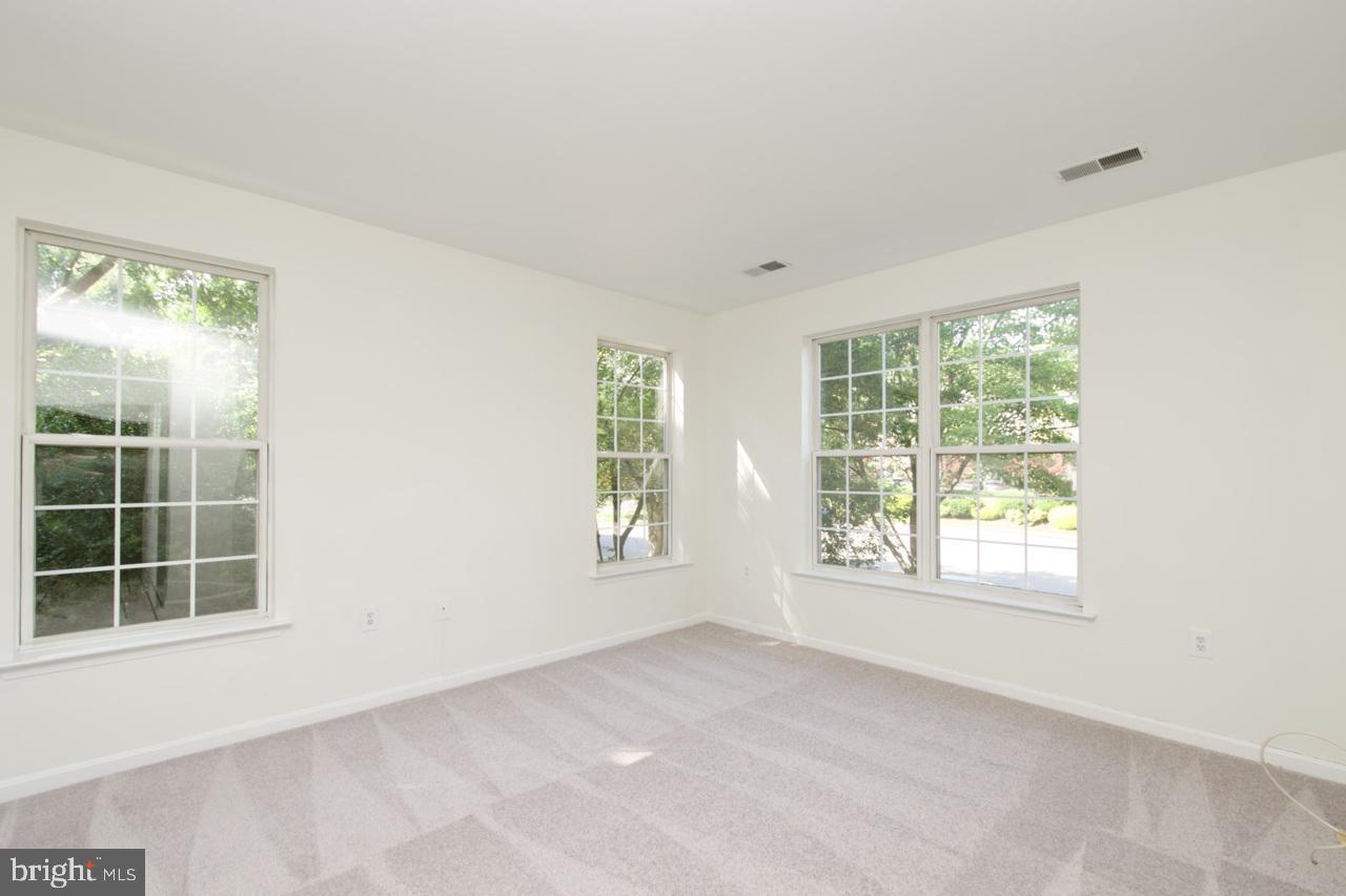 4300-F CANNON RIDGE CT #F, FAIRFAX, Virginia 22033, 2 Bedrooms Bedrooms, ,2 BathroomsBathrooms,Residential,For sale,4300-F CANNON RIDGE CT #F,VAFX2255010 MLS # VAFX2255010