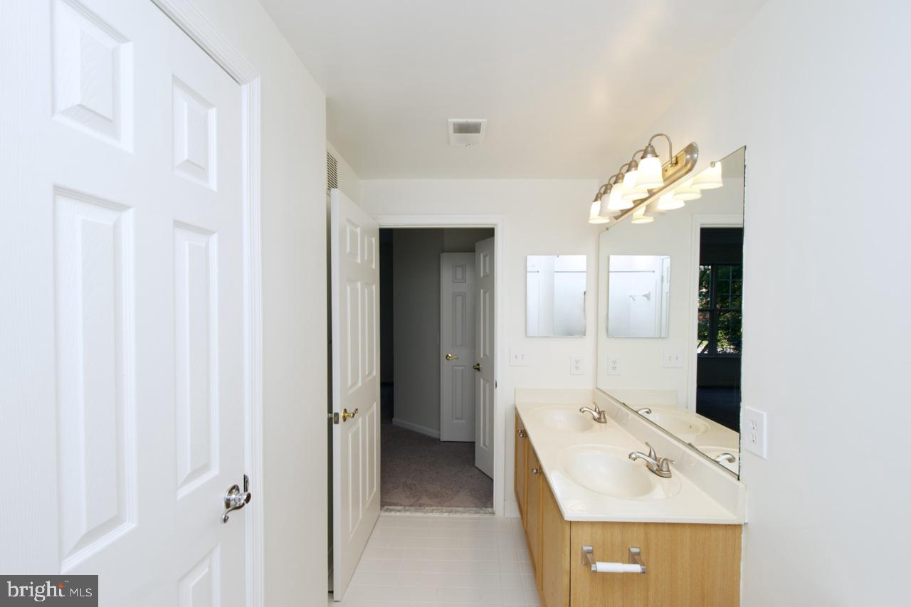 4300-F CANNON RIDGE CT #F, FAIRFAX, Virginia 22033, 2 Bedrooms Bedrooms, ,2 BathroomsBathrooms,Residential,For sale,4300-F CANNON RIDGE CT #F,VAFX2255010 MLS # VAFX2255010