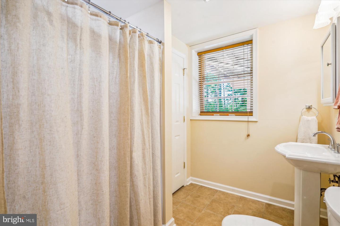 8426 BLAKISTON LN, ALEXANDRIA, Virginia 22308, 5 Bedrooms Bedrooms, ,4 BathroomsBathrooms,Residential,For sale,8426 BLAKISTON LN,VAFX2255248 MLS # VAFX2255248
