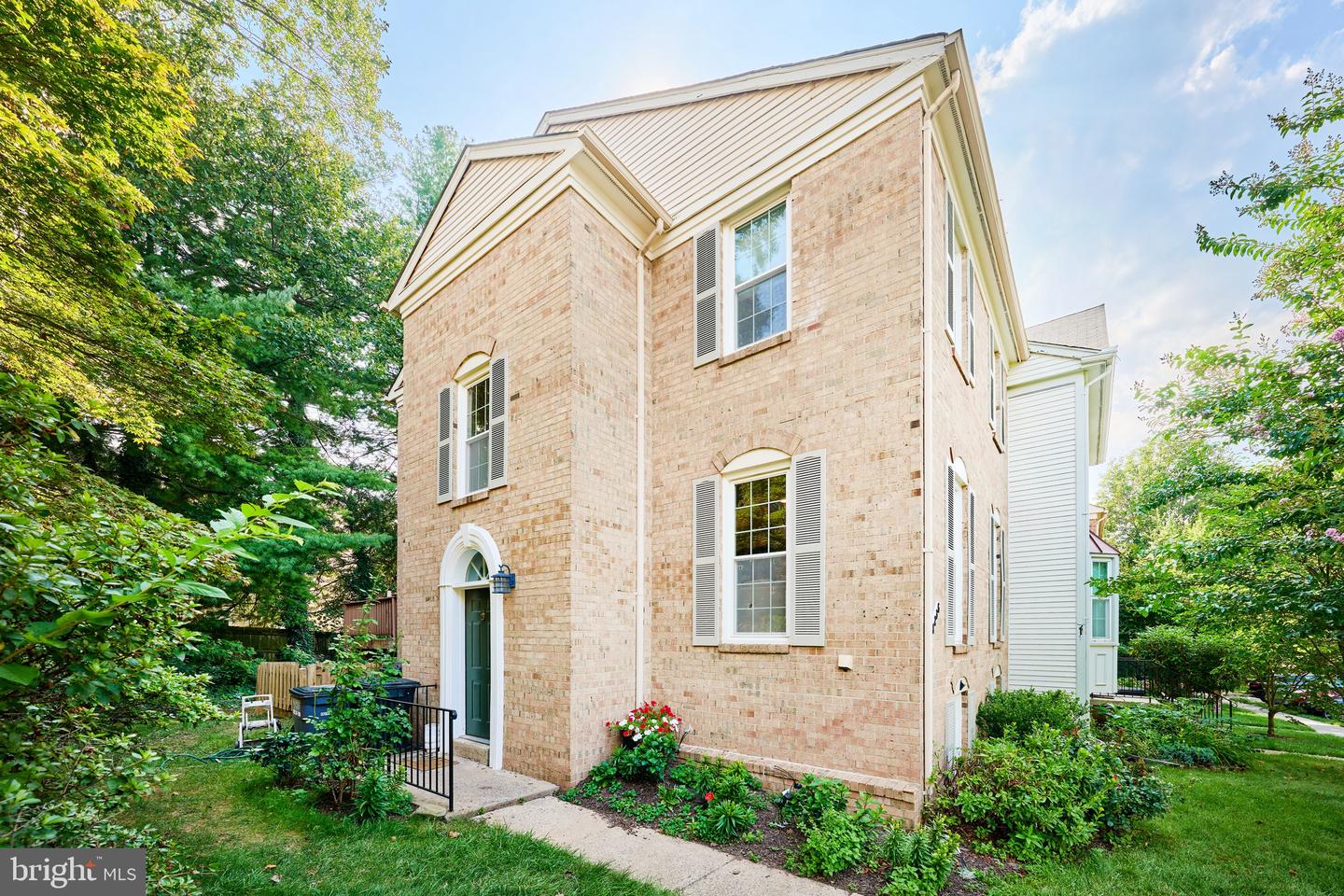 4235 SLEEPY LAKE DR, FAIRFAX, Virginia 22033, 4 Bedrooms Bedrooms, ,3 BathroomsBathrooms,Residential,For sale,4235 SLEEPY LAKE DR,VAFX2255406 MLS # VAFX2255406