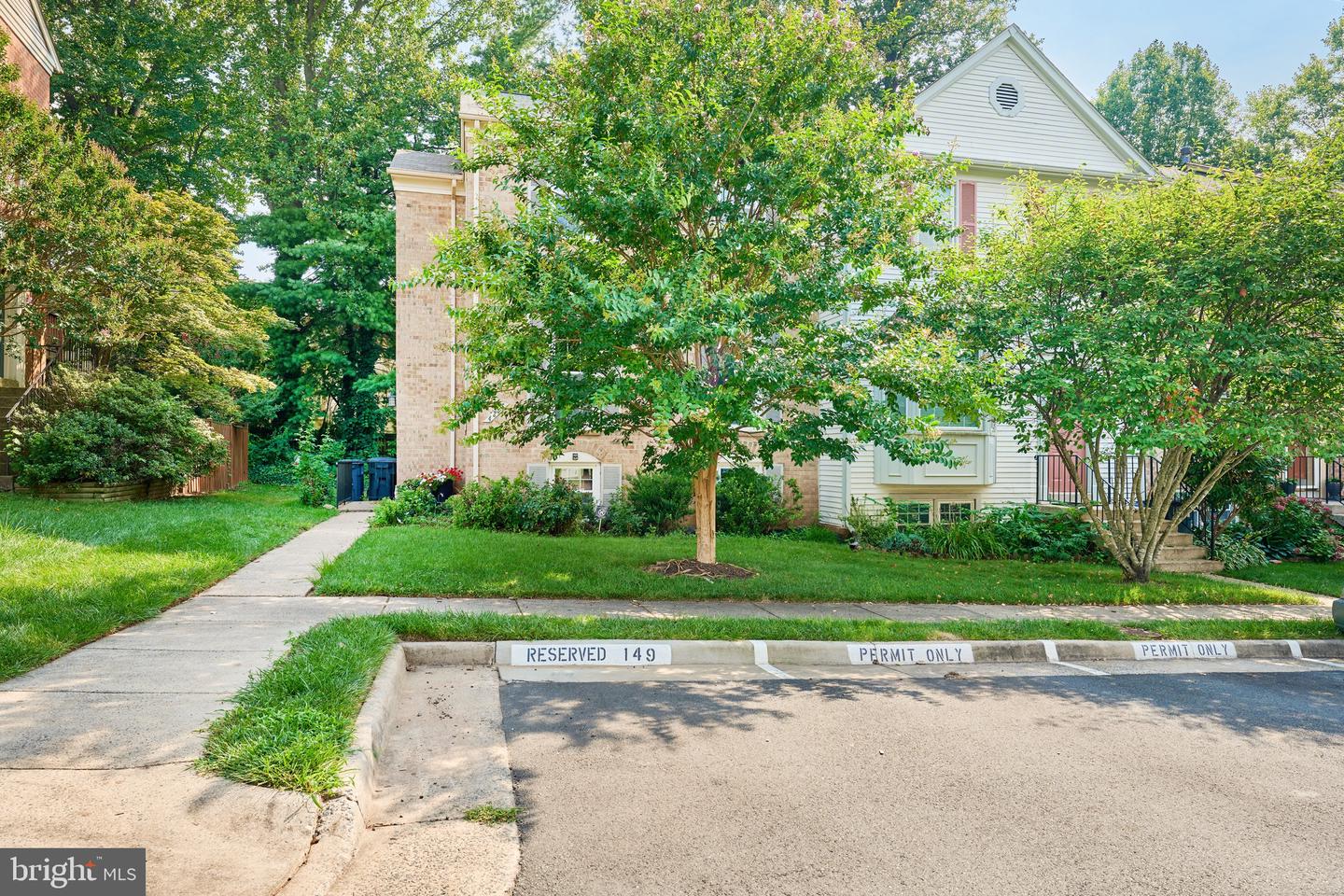 4235 SLEEPY LAKE DR, FAIRFAX, Virginia 22033, 4 Bedrooms Bedrooms, ,3 BathroomsBathrooms,Residential,For sale,4235 SLEEPY LAKE DR,VAFX2255406 MLS # VAFX2255406