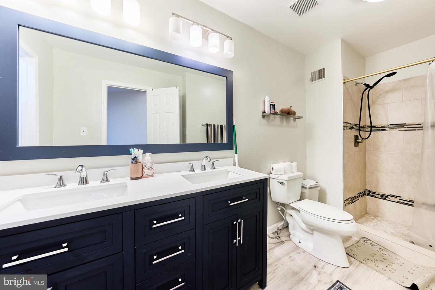 4235 SLEEPY LAKE DR, FAIRFAX, Virginia 22033, 4 Bedrooms Bedrooms, ,3 BathroomsBathrooms,Residential,For sale,4235 SLEEPY LAKE DR,VAFX2255406 MLS # VAFX2255406