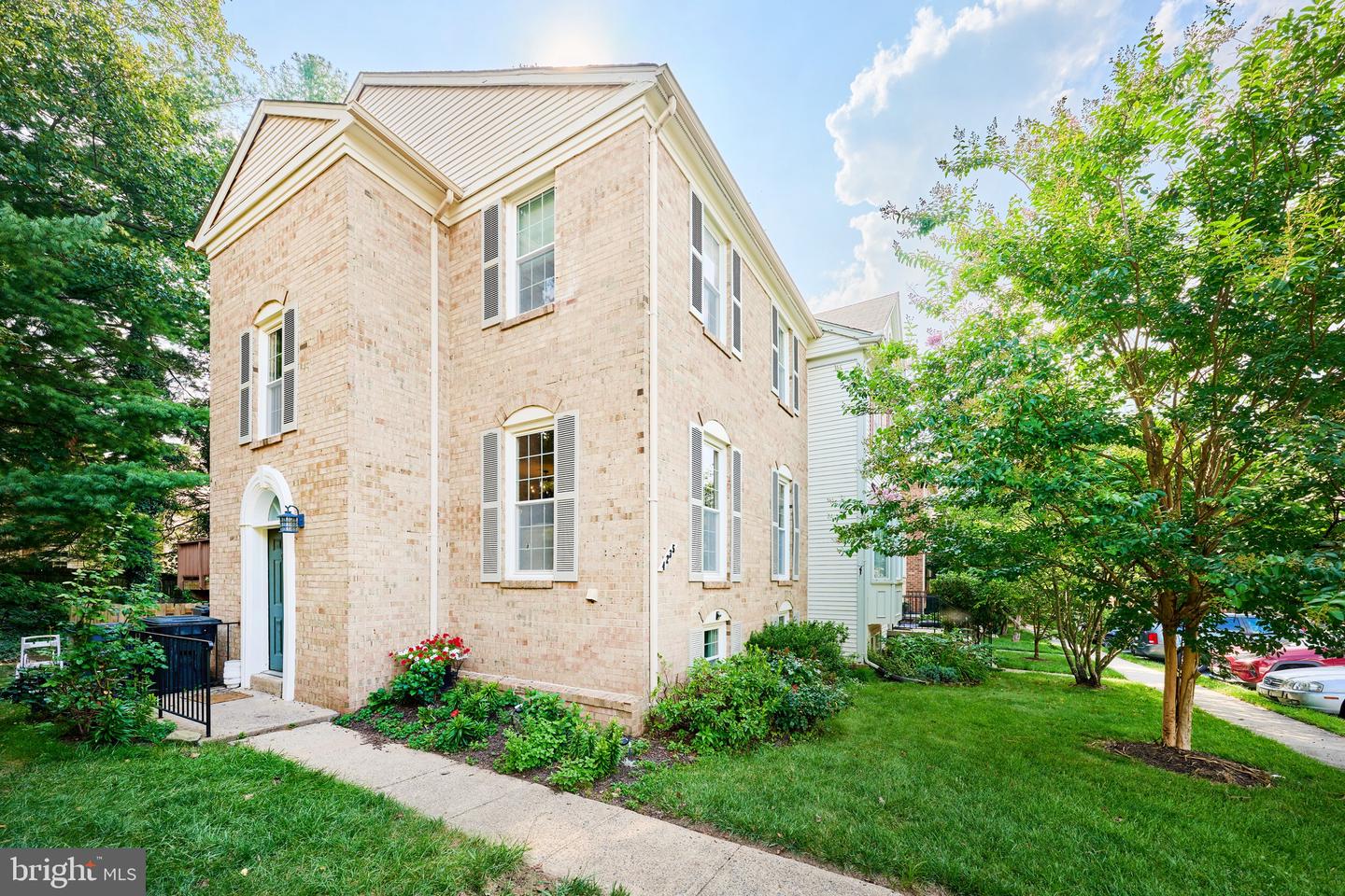 4235 SLEEPY LAKE DR, FAIRFAX, Virginia 22033, 4 Bedrooms Bedrooms, ,3 BathroomsBathrooms,Residential,For sale,4235 SLEEPY LAKE DR,VAFX2255406 MLS # VAFX2255406