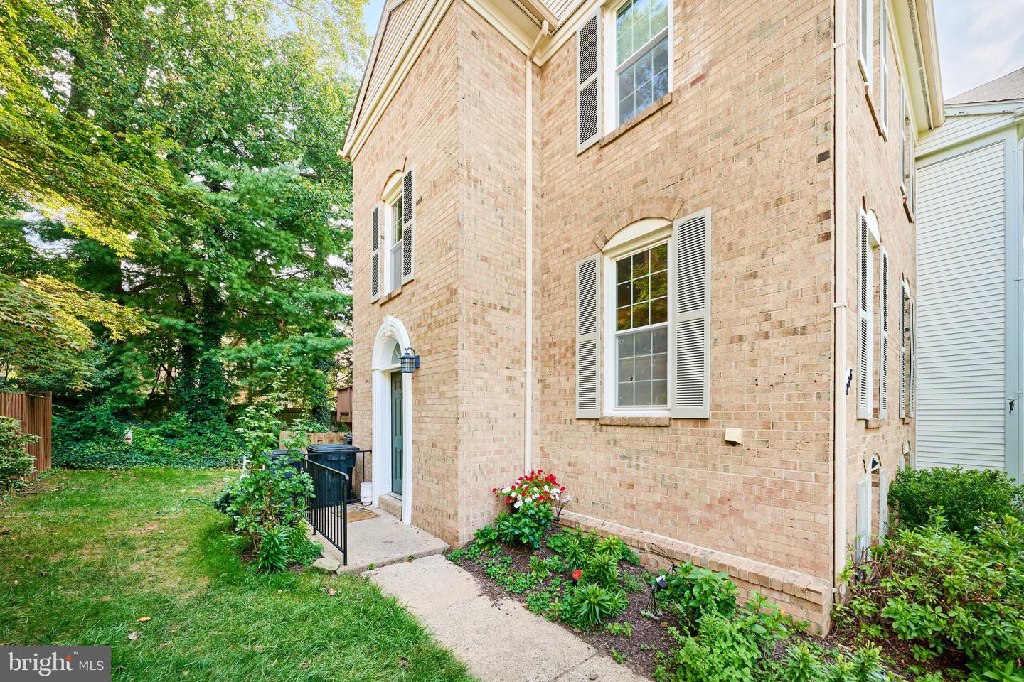 4235 SLEEPY LAKE DR, FAIRFAX, Virginia 22033, 4 Bedrooms Bedrooms, ,3 BathroomsBathrooms,Residential,For sale,4235 SLEEPY LAKE DR,VAFX2255406 MLS # VAFX2255406