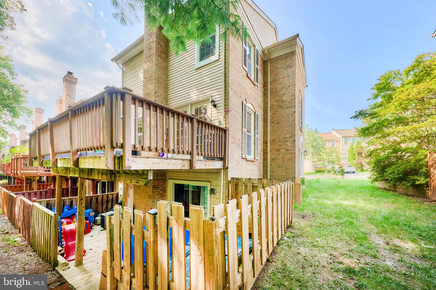 4235 SLEEPY LAKE DR, FAIRFAX, Virginia 22033, 4 Bedrooms Bedrooms, ,3 BathroomsBathrooms,Residential,For sale,4235 SLEEPY LAKE DR,VAFX2255406 MLS # VAFX2255406