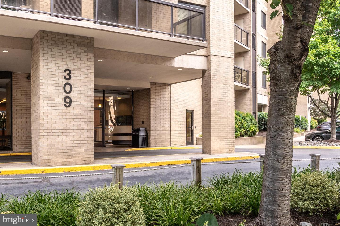 309 YOAKUM PKWY #503, ALEXANDRIA, Virginia 22304, 2 Bedrooms Bedrooms, ,2 BathroomsBathrooms,Residential,For sale,309 YOAKUM PKWY #503,VAAX2047478 MLS # VAAX2047478