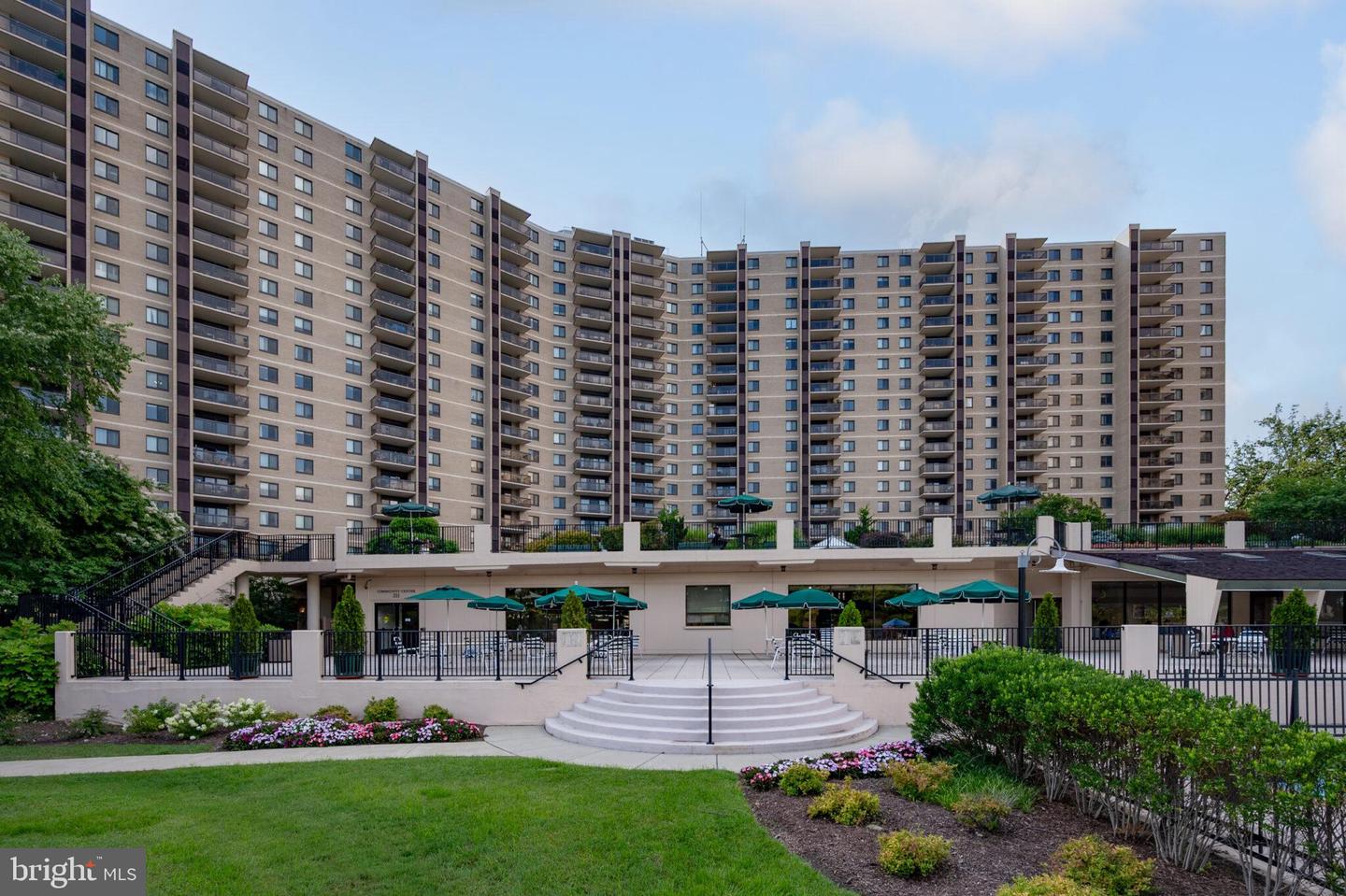 309 YOAKUM PKWY #503, ALEXANDRIA, Virginia 22304, 2 Bedrooms Bedrooms, ,2 BathroomsBathrooms,Residential,For sale,309 YOAKUM PKWY #503,VAAX2047478 MLS # VAAX2047478