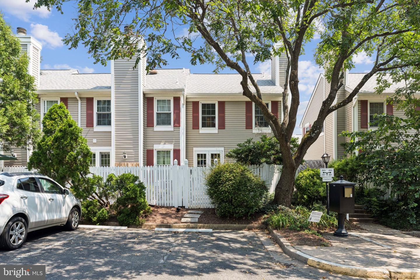 2917 D S WOODSTOCK ST 4 #4, ARLINGTON, Virginia 22206, 3 Bedrooms Bedrooms, ,2 BathroomsBathrooms,Residential,For sale,2917 D S WOODSTOCK ST 4 #4,VAAR2060706 MLS # VAAR2060706