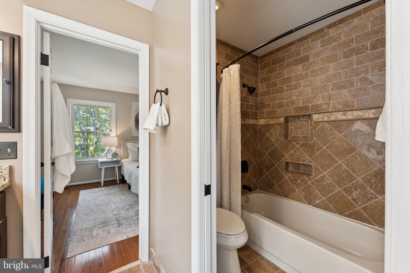 2917 D S WOODSTOCK ST 4 #4, ARLINGTON, Virginia 22206, 3 Bedrooms Bedrooms, ,2 BathroomsBathrooms,Residential,For sale,2917 D S WOODSTOCK ST 4 #4,VAAR2060706 MLS # VAAR2060706