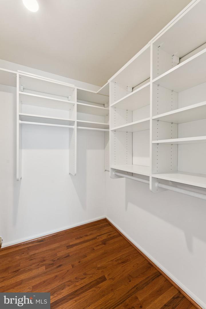 2917 D S WOODSTOCK ST 4 #4, ARLINGTON, Virginia 22206, 3 Bedrooms Bedrooms, ,2 BathroomsBathrooms,Residential,For sale,2917 D S WOODSTOCK ST 4 #4,VAAR2060706 MLS # VAAR2060706
