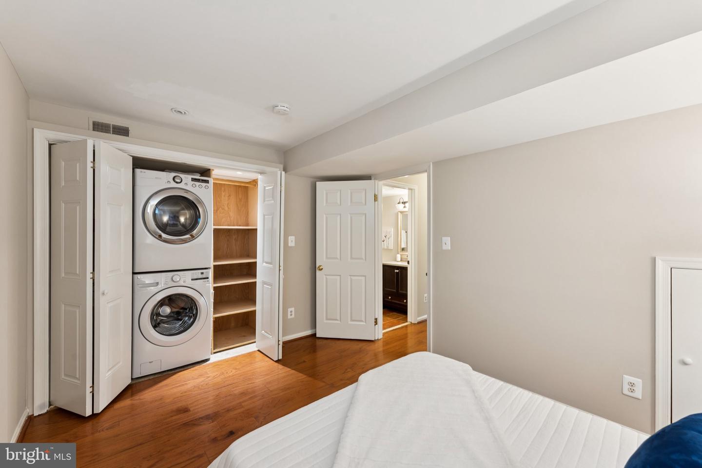 2917 D S WOODSTOCK ST 4 #4, ARLINGTON, Virginia 22206, 3 Bedrooms Bedrooms, ,2 BathroomsBathrooms,Residential,For sale,2917 D S WOODSTOCK ST 4 #4,VAAR2060706 MLS # VAAR2060706