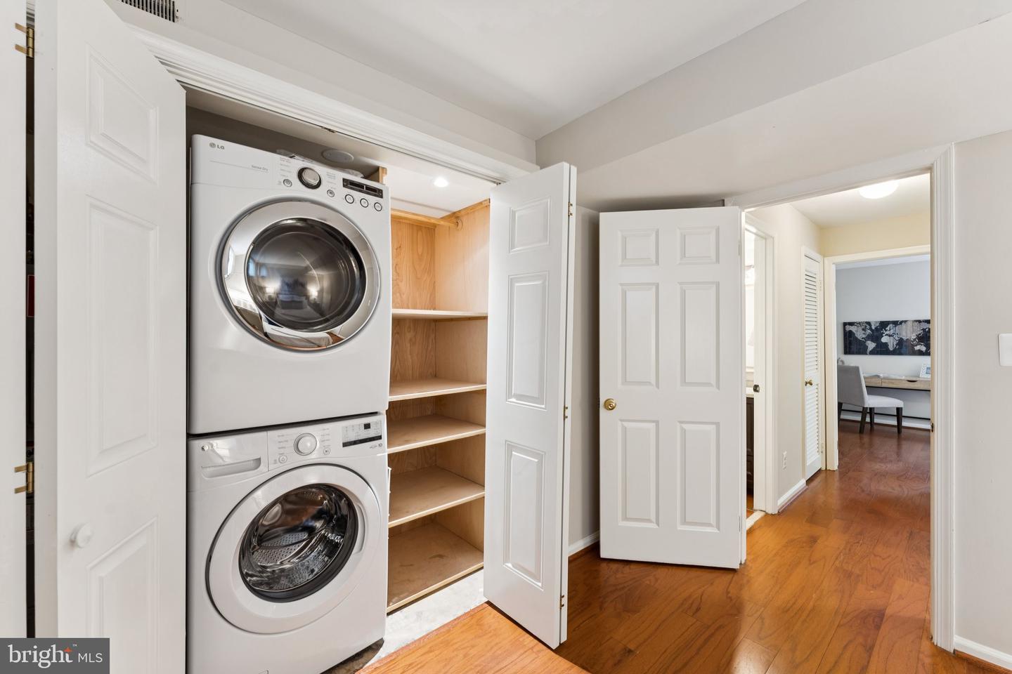 2917 D S WOODSTOCK ST 4 #4, ARLINGTON, Virginia 22206, 3 Bedrooms Bedrooms, ,2 BathroomsBathrooms,Residential,For sale,2917 D S WOODSTOCK ST 4 #4,VAAR2060706 MLS # VAAR2060706