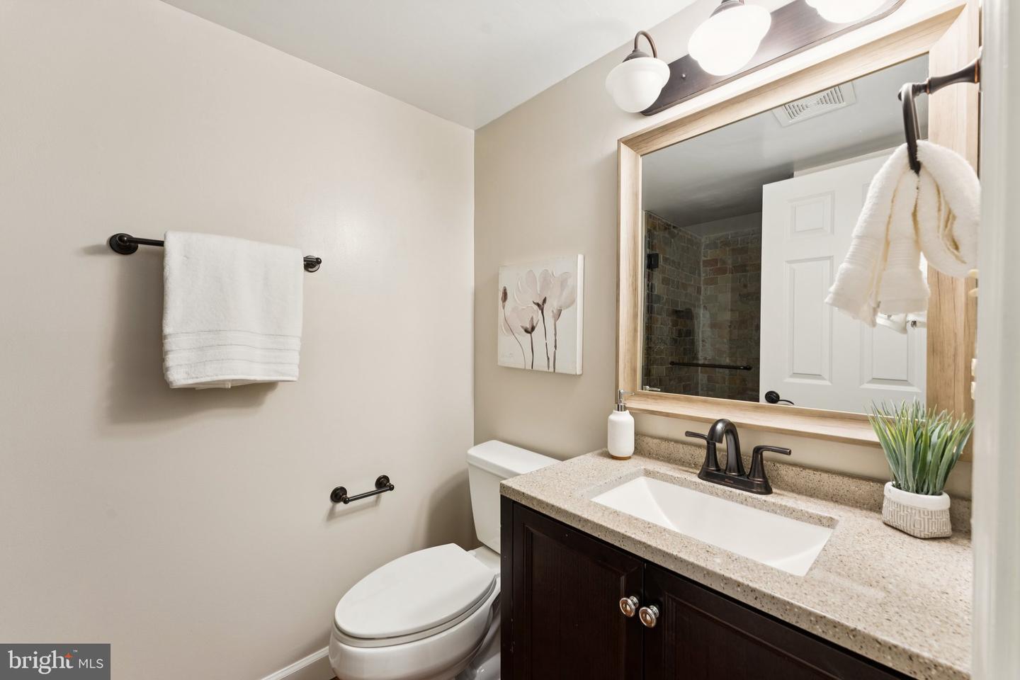 2917 D S WOODSTOCK ST 4 #4, ARLINGTON, Virginia 22206, 3 Bedrooms Bedrooms, ,2 BathroomsBathrooms,Residential,For sale,2917 D S WOODSTOCK ST 4 #4,VAAR2060706 MLS # VAAR2060706