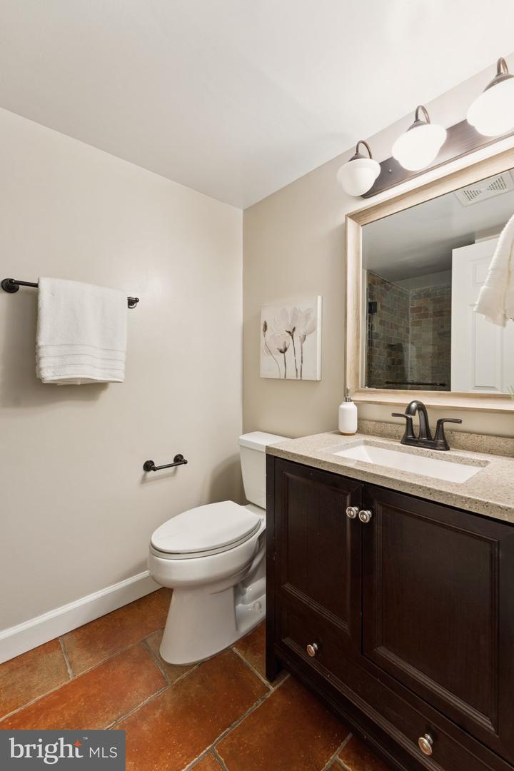 2917 D S WOODSTOCK ST 4 #4, ARLINGTON, Virginia 22206, 3 Bedrooms Bedrooms, ,2 BathroomsBathrooms,Residential,For sale,2917 D S WOODSTOCK ST 4 #4,VAAR2060706 MLS # VAAR2060706