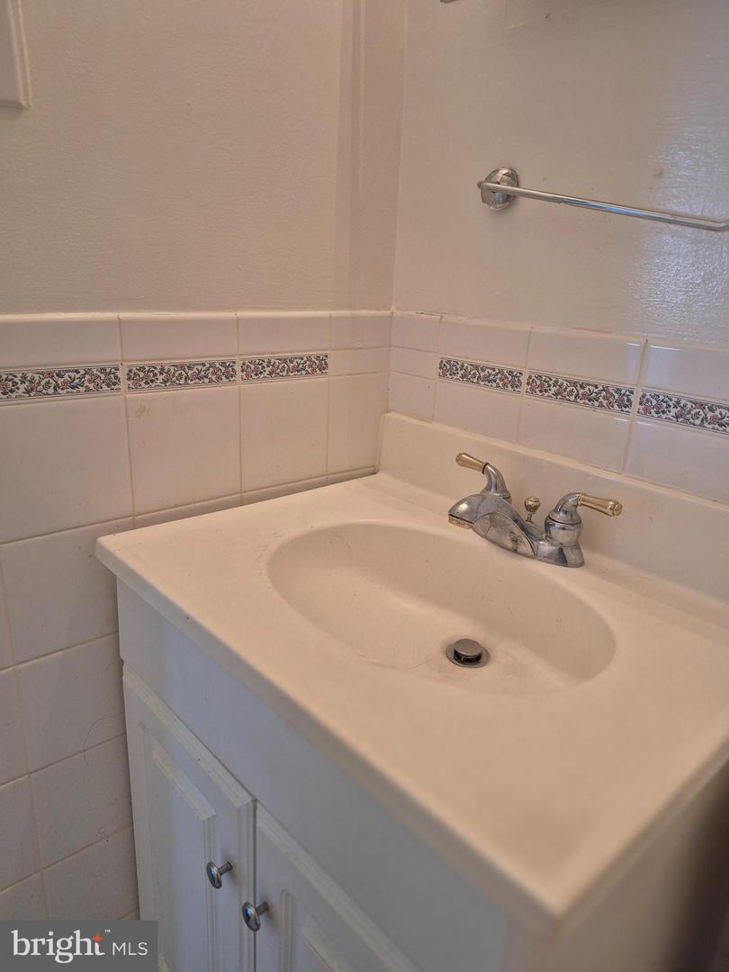 14894 CORDELL AVE, WOODBRIDGE, Virginia 22193, 4 Bedrooms Bedrooms, ,2 BathroomsBathrooms,Residential,For sale,14894 CORDELL AVE,VAPW2099200 MLS # VAPW2099200