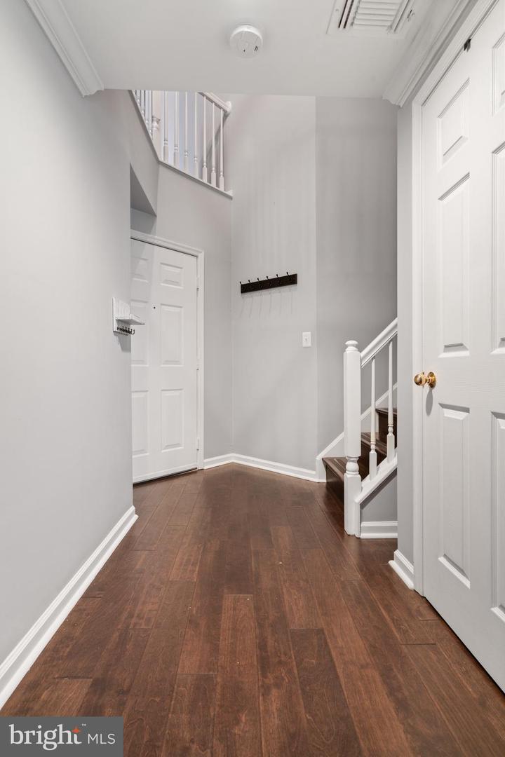 2201 WESTCOURT LN #302, HERNDON, Virginia 20170, 2 Bedrooms Bedrooms, ,2 BathroomsBathrooms,Residential,For sale,2201 WESTCOURT LN #302,VAFX2255832 MLS # VAFX2255832