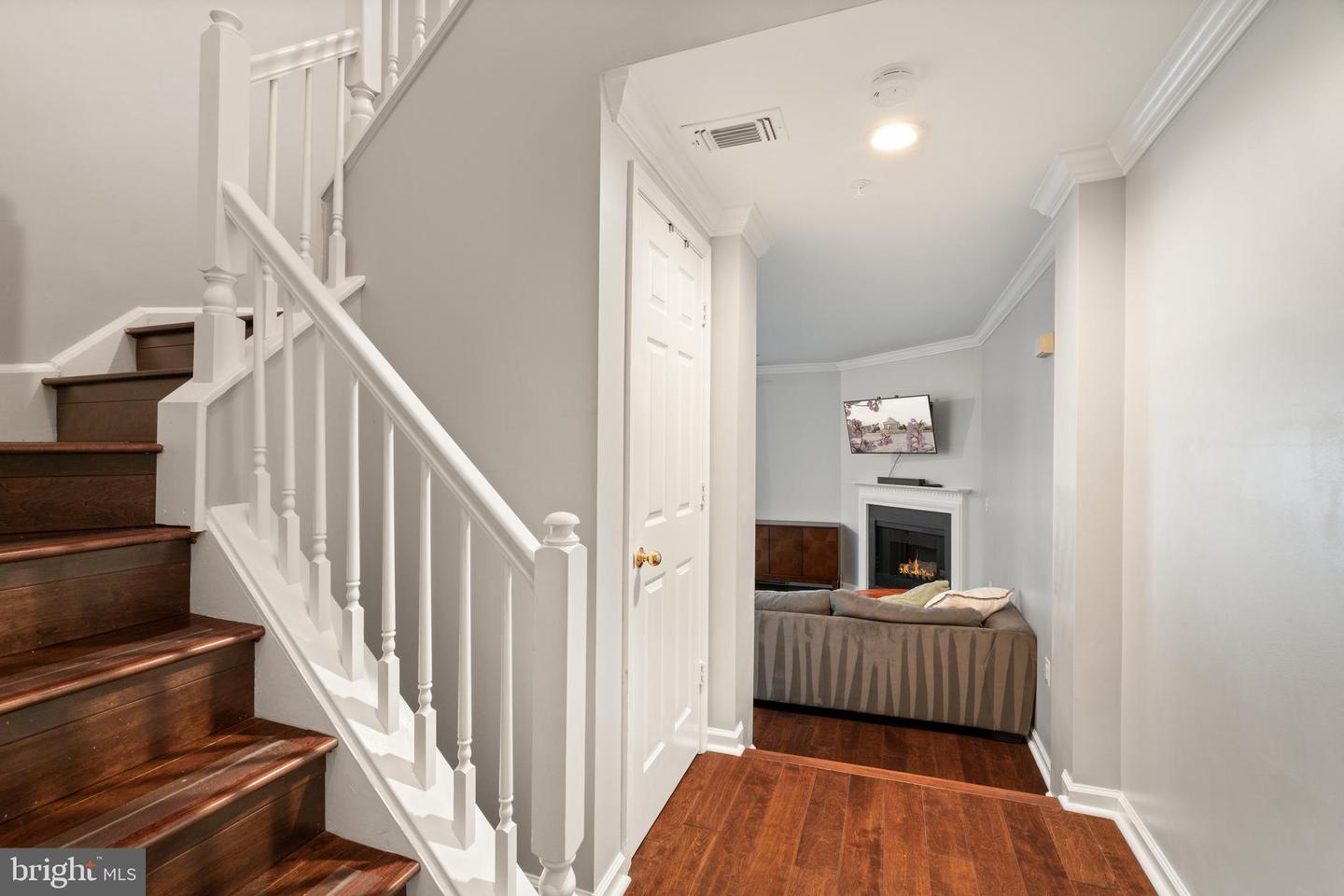 2201 WESTCOURT LN #302, HERNDON, Virginia 20170, 2 Bedrooms Bedrooms, ,2 BathroomsBathrooms,Residential,For sale,2201 WESTCOURT LN #302,VAFX2255832 MLS # VAFX2255832