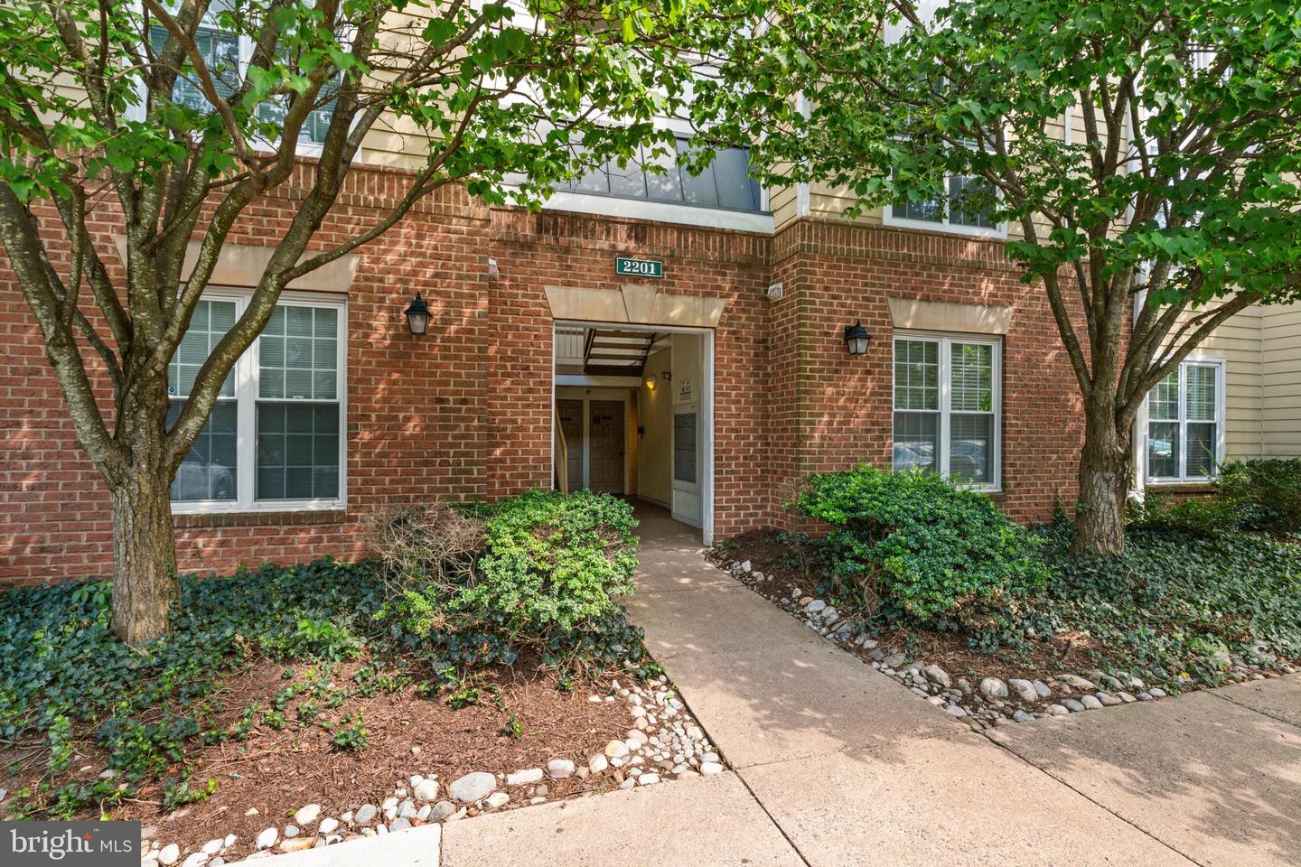 2201 WESTCOURT LN #302, HERNDON, Virginia 20170, 2 Bedrooms Bedrooms, ,2 BathroomsBathrooms,Residential,For sale,2201 WESTCOURT LN #302,VAFX2255832 MLS # VAFX2255832