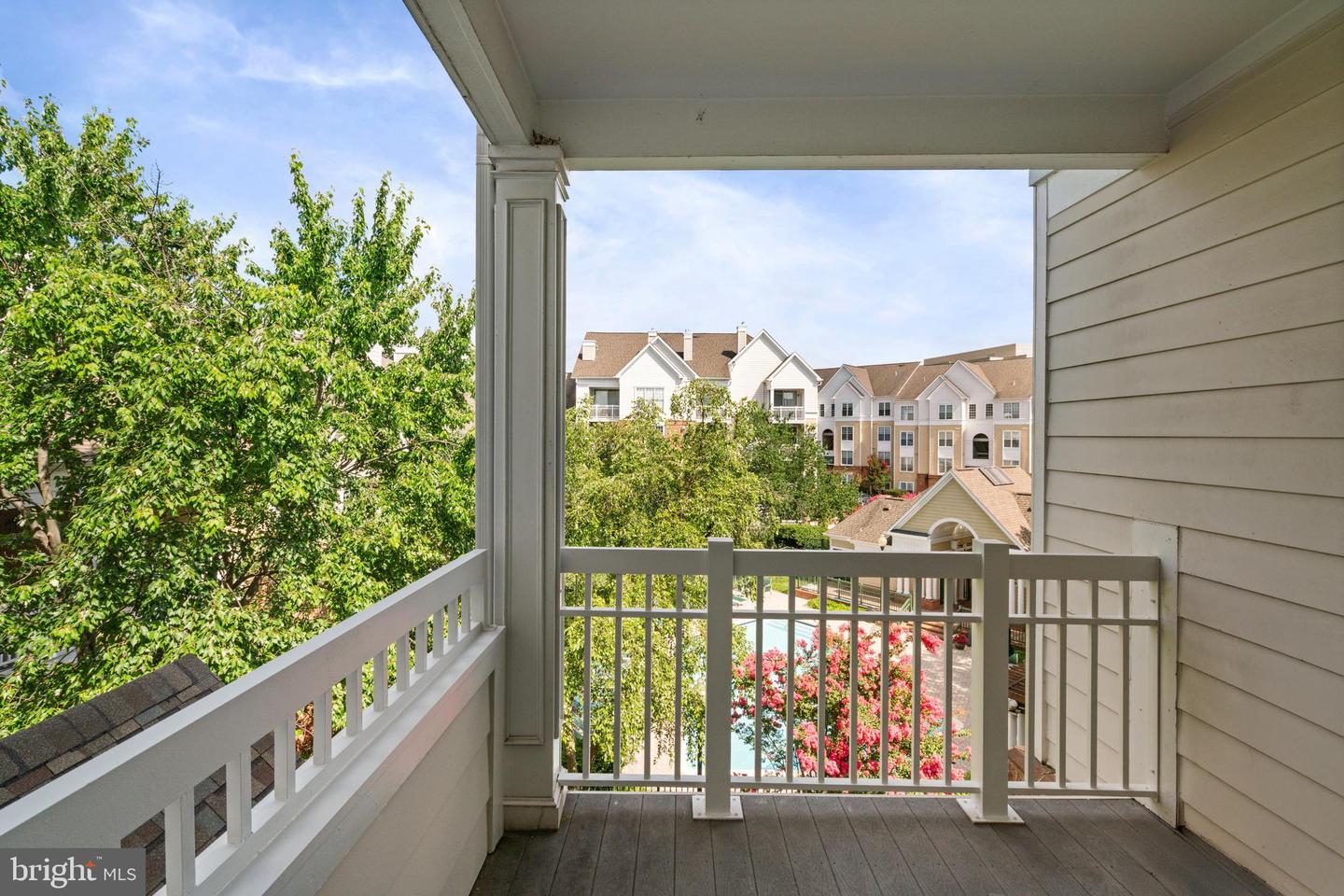 2201 WESTCOURT LN #302, HERNDON, Virginia 20170, 2 Bedrooms Bedrooms, ,2 BathroomsBathrooms,Residential,For sale,2201 WESTCOURT LN #302,VAFX2255832 MLS # VAFX2255832