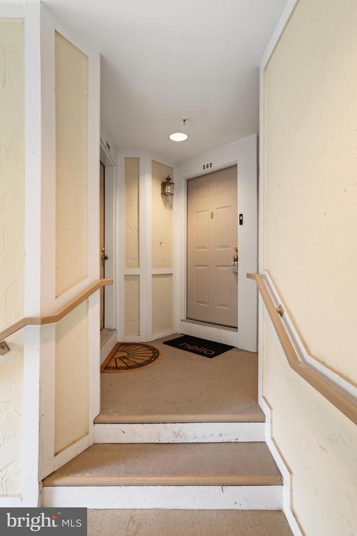 2201 WESTCOURT LN #302, HERNDON, Virginia 20170, 2 Bedrooms Bedrooms, ,2 BathroomsBathrooms,Residential,For sale,2201 WESTCOURT LN #302,VAFX2255832 MLS # VAFX2255832