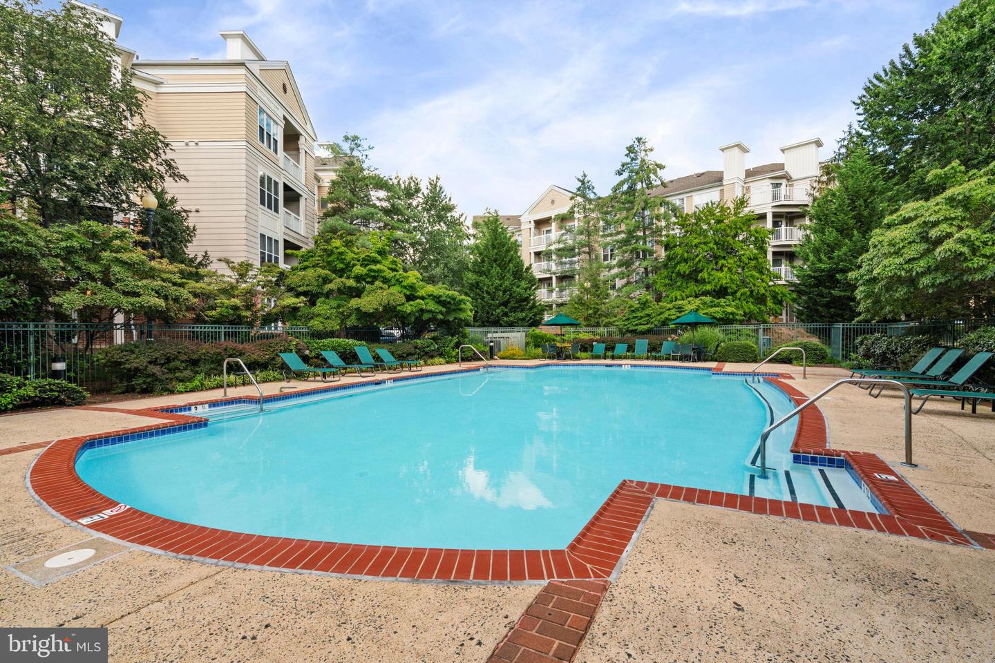 2201 WESTCOURT LN #302, HERNDON, Virginia 20170, 2 Bedrooms Bedrooms, ,2 BathroomsBathrooms,Residential,For sale,2201 WESTCOURT LN #302,VAFX2255832 MLS # VAFX2255832