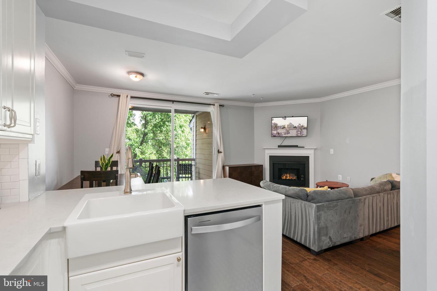 2201 WESTCOURT LN #302, HERNDON, Virginia 20170, 2 Bedrooms Bedrooms, ,2 BathroomsBathrooms,Residential,For sale,2201 WESTCOURT LN #302,VAFX2255832 MLS # VAFX2255832