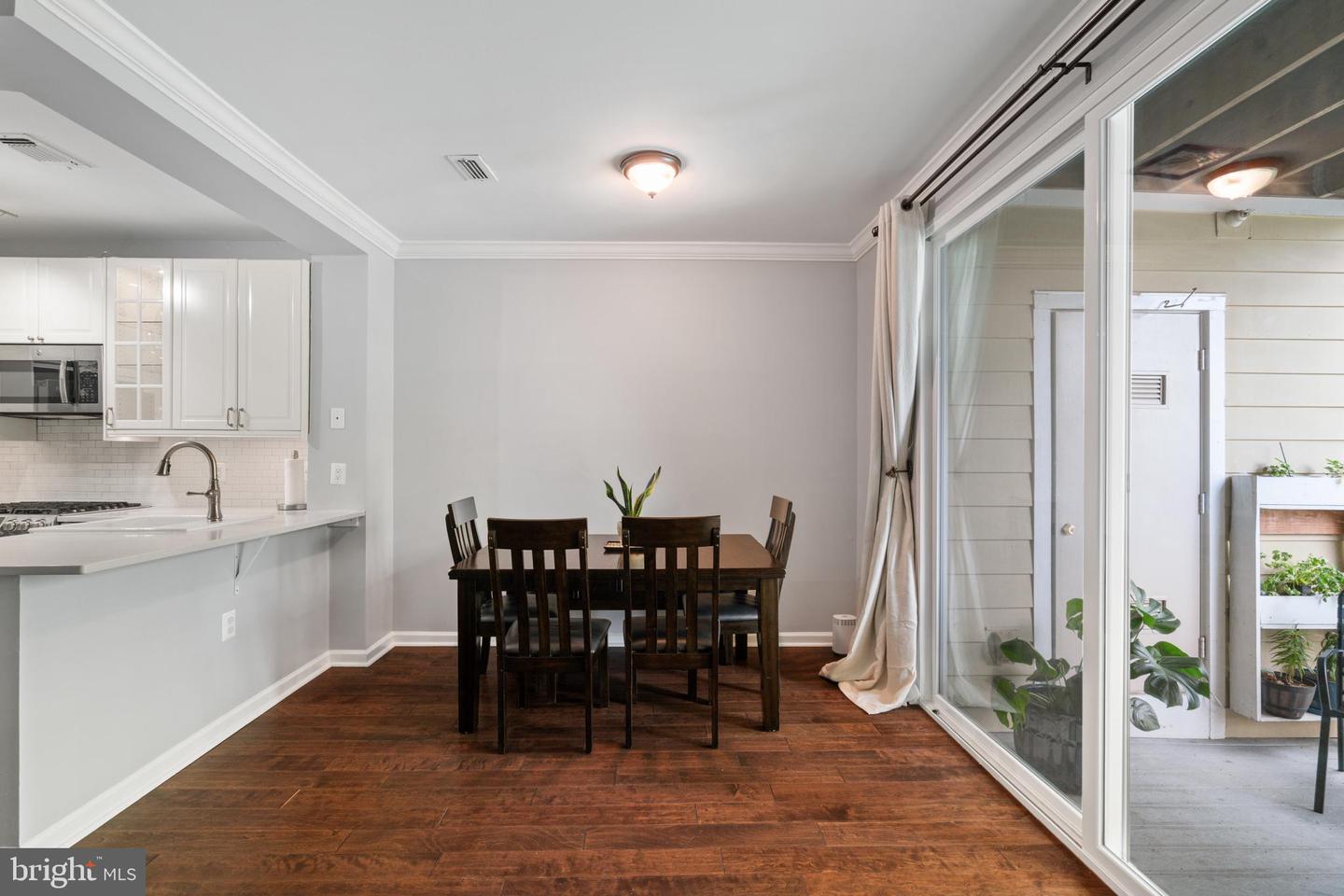 2201 WESTCOURT LN #302, HERNDON, Virginia 20170, 2 Bedrooms Bedrooms, ,2 BathroomsBathrooms,Residential,For sale,2201 WESTCOURT LN #302,VAFX2255832 MLS # VAFX2255832