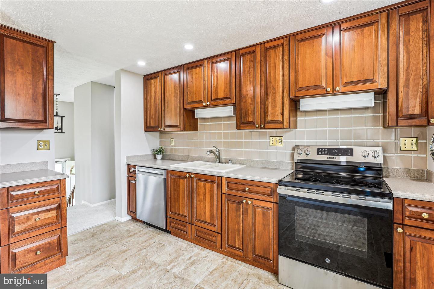 7006 BEDROCK RD, ALEXANDRIA, Virginia 22306, 3 Bedrooms Bedrooms, ,2 BathroomsBathrooms,Residential,For sale,7006 BEDROCK RD,VAFX2255860 MLS # VAFX2255860