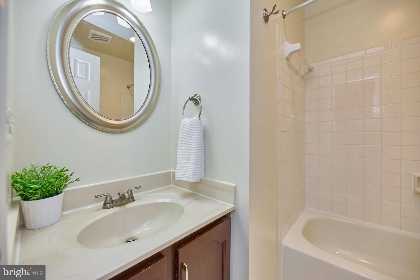 7084 SOLOMON SEAL CT, SPRINGFIELD, Virginia 22152, 3 Bedrooms Bedrooms, ,3 BathroomsBathrooms,Residential,For sale,7084 SOLOMON SEAL CT,VAFX2255918 MLS # VAFX2255918